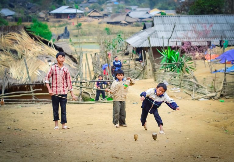 Tour từ thiện: Cho con đi tìm giá trị cuộc sống