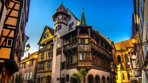Hai ngôi nhà cổ Maison des Têtes và Maison Pfister