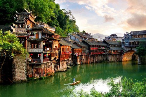 Tour Trung Quốc: Trương Gia Giới – Phượng Hoàng Cổ Trấn- Phù Dung Cổ Trấn – Thất Tinh Sơn – Hồ Bảo Phong