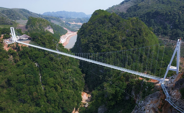 Trải nghiệm cây cầu kính Bạch Long