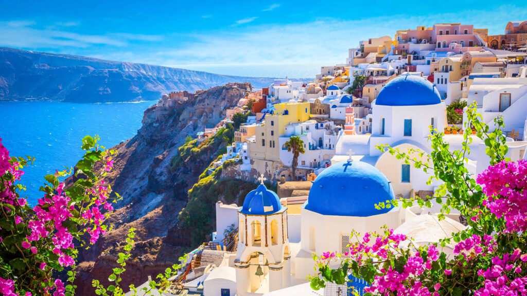 Uncover the Beauty of Oia on Santorini Island, Greece | Geovea