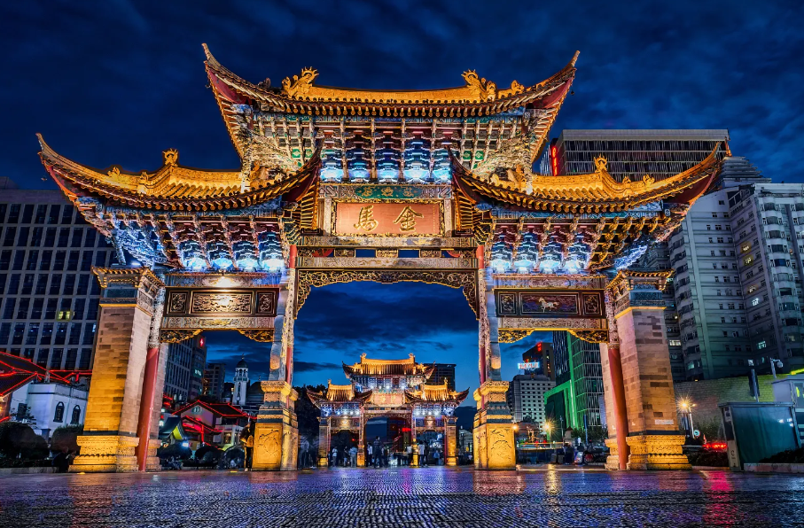 Quảng trường Kim Mã Bích Kê - Biểu tượng của thành phố Côn Minh