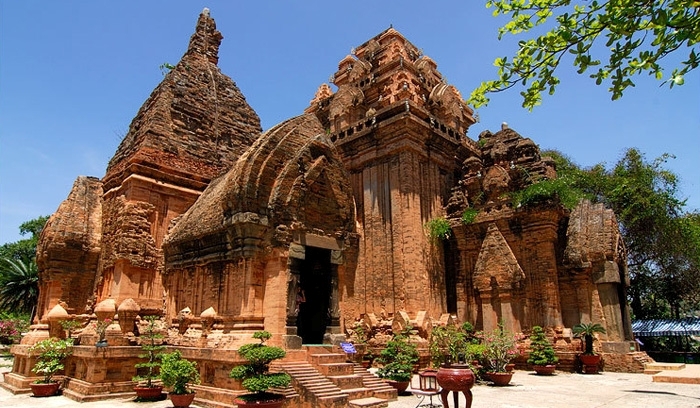 Bí ẩn tháp Bà Ponagar