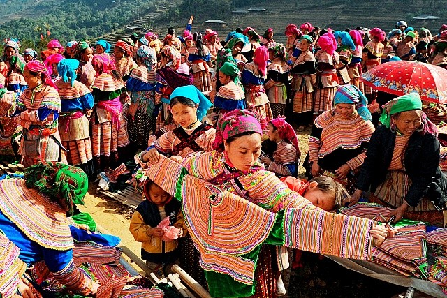 Chợ phiên Yên Minh - Tour du lịch Hà Giang 3 ngày 2 đêm