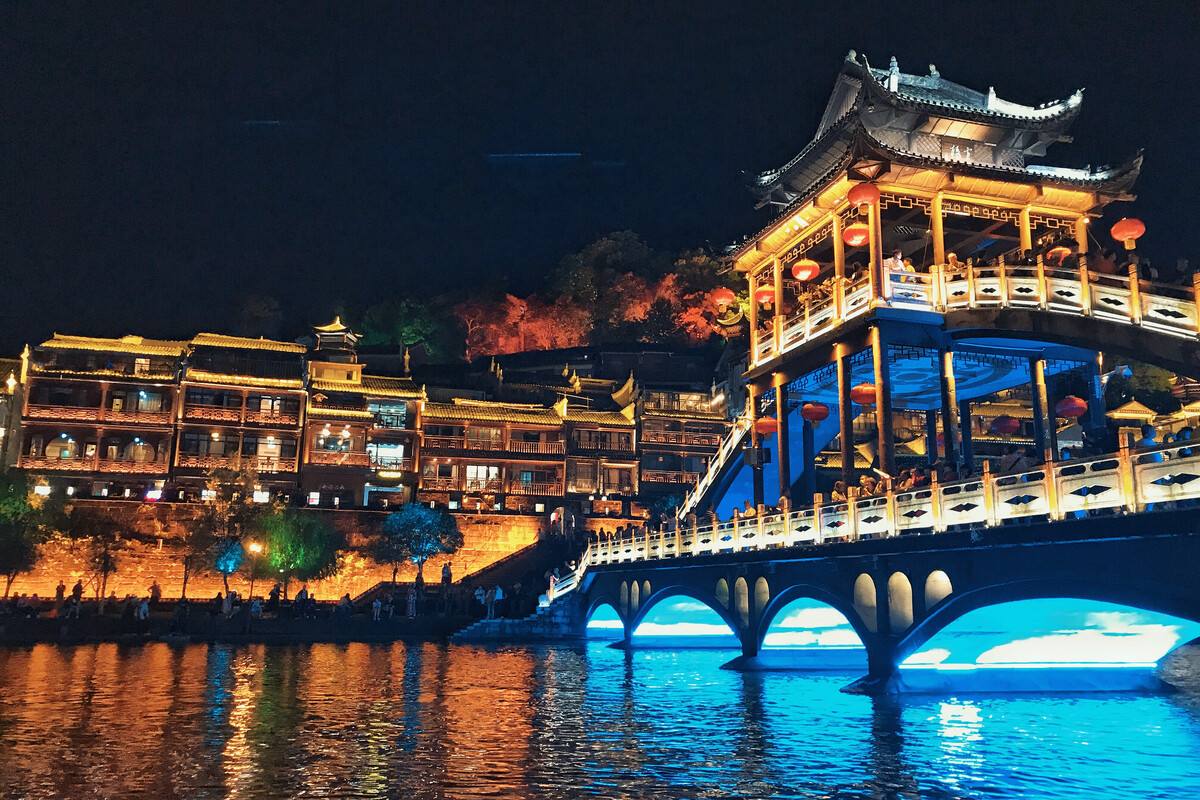 凤凰汽车去汽车回3天2晚凤凰古城、梵净山、铜仁中南门古城、苗王城汽车三日游- 湖南省中青国际旅行社有限公司