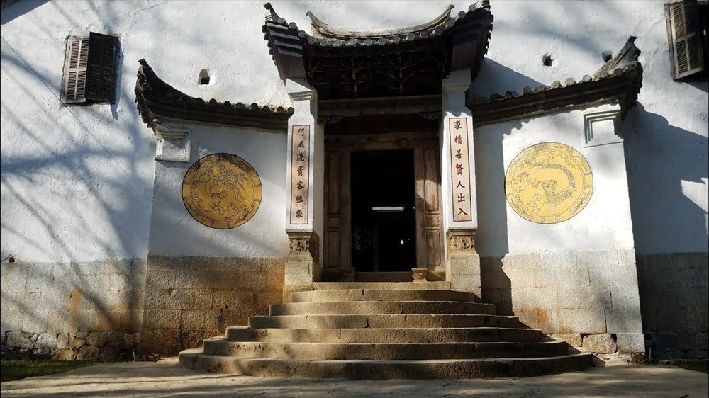 Dinh họ Vương - Dinh Vua mèo . Tour Hà Giang 3 ngày 2 đêm
