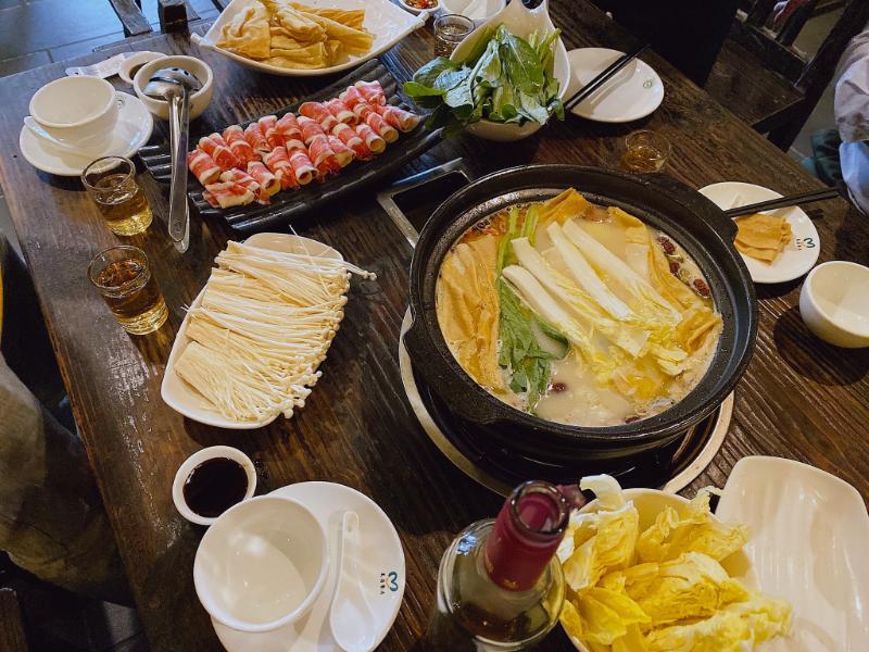 Lẩu Sữa: Món Ngon đặc Sản Nổi Tiếng Trung Quốc