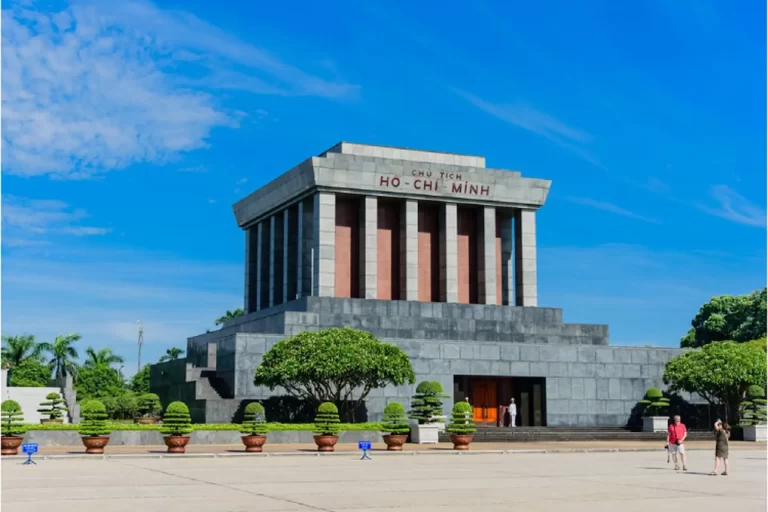 Tour giáo dục trải nghiệm: LĂNG CHỦ TỊCH HỒ CHÍ MINH – CỘT CỜ HÀ NỘI – BẢO TÀNG LỊCH SỬ QUÂN SỰ VIỆT NAM