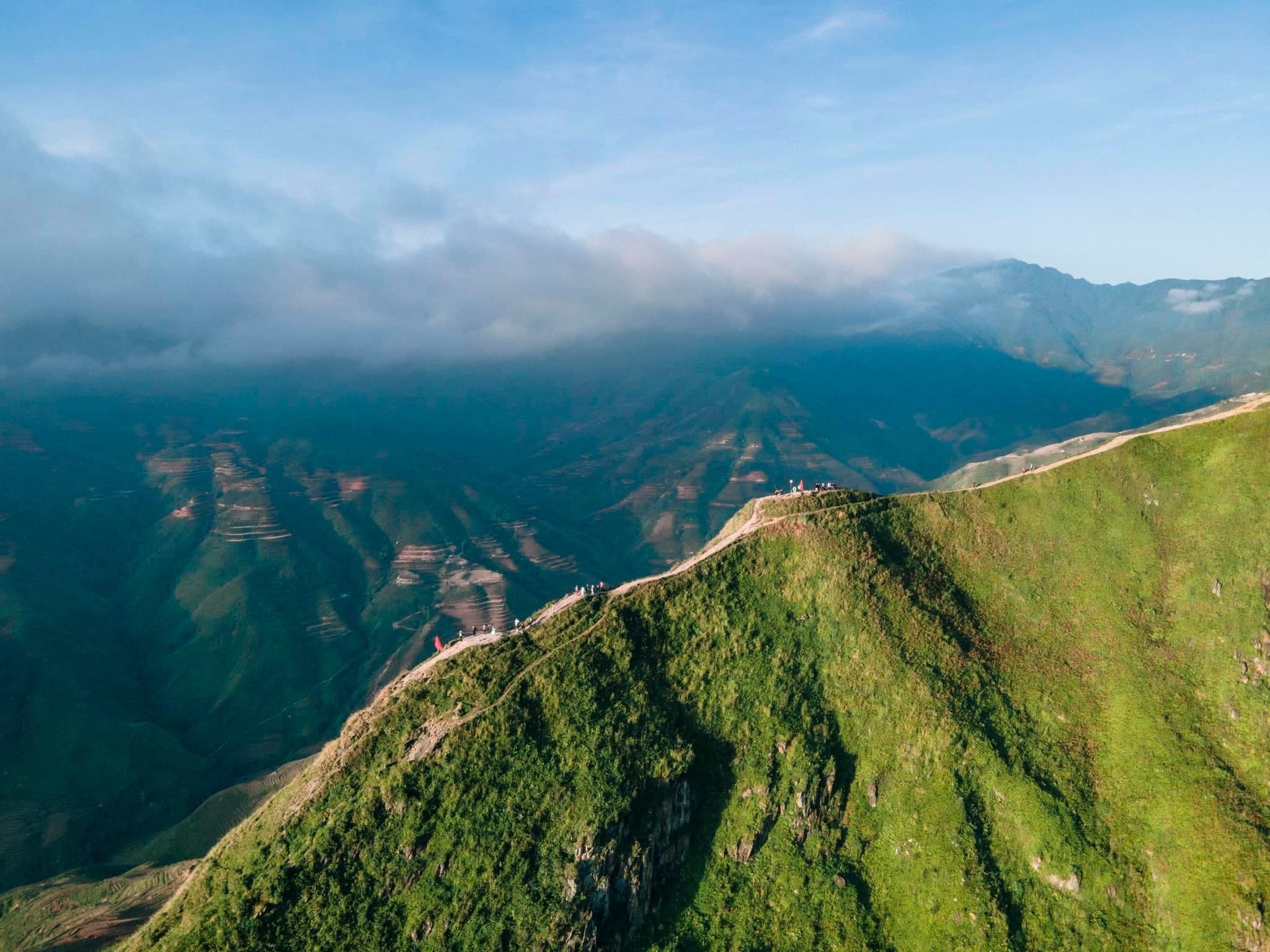 SỐNG LƯNG KHỦNG LONG HÁNG ĐỒNG - Tour săn mây Tà Xùa - Mộc Châu