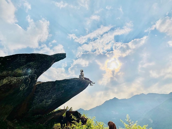 Mỏm Cá Heo Tà Xùa - Tour săn mây Tà Xùa - Mộc Châu