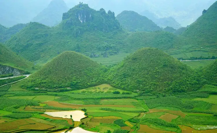 Núi Đôi Quản Bạ (Núi đôi Cô tiên) - tour hà giang - tour xe máy hà giang