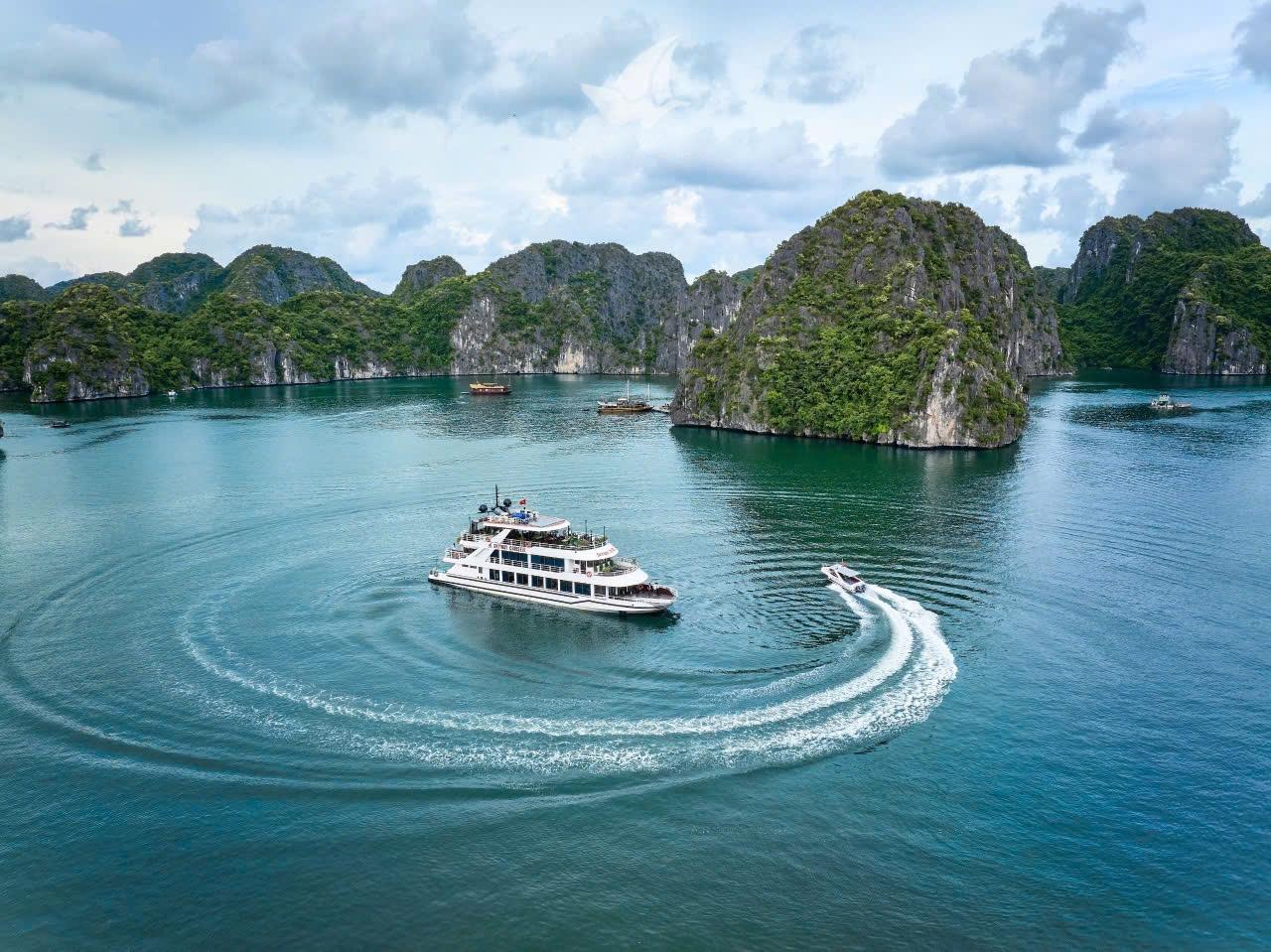 Vịnh Lan Hạ - Tour Hà Nội - Hải Phòng - Cát Bà 3 ngày 2 đêm - 24H Travel